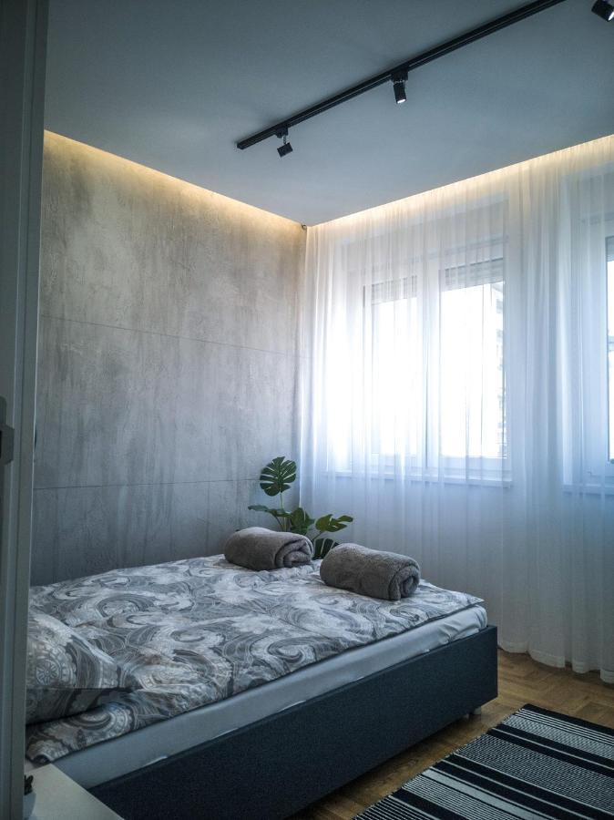 Raw Industrial City Apartment Суботиця Екстер'єр фото