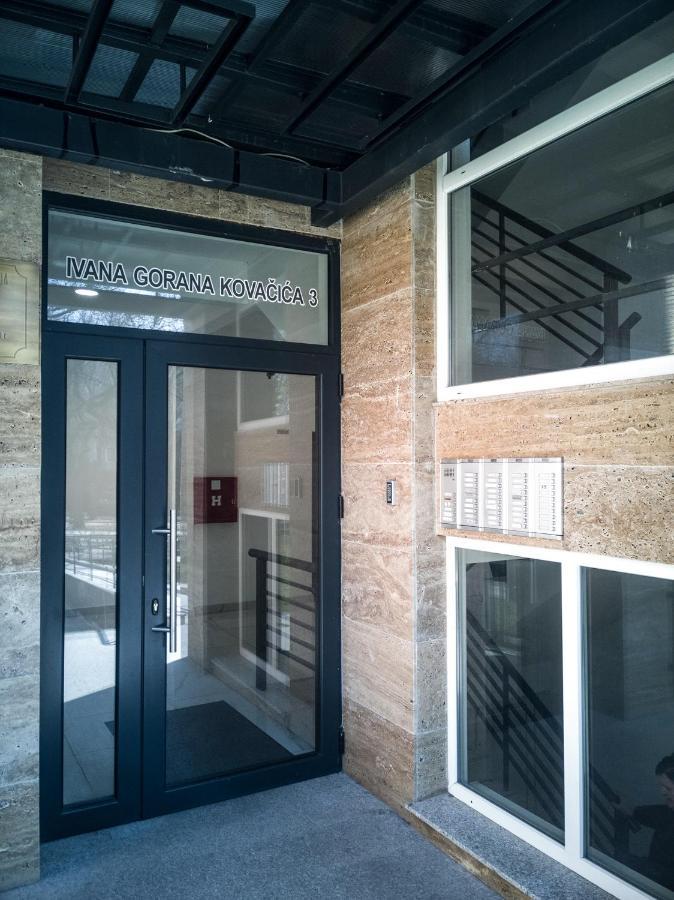 Raw Industrial City Apartment Суботиця Екстер'єр фото