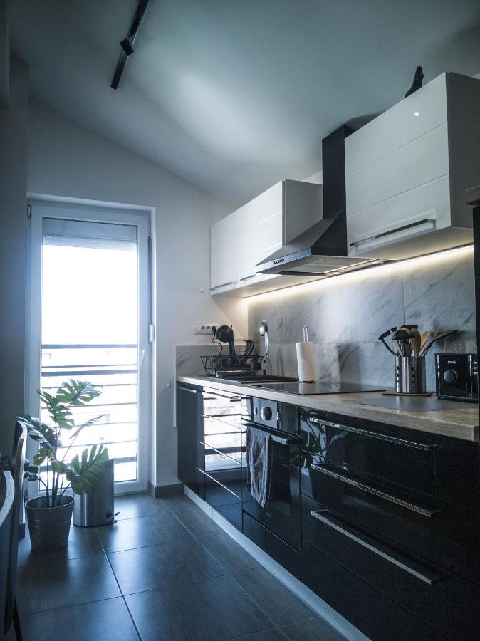 Raw Industrial City Apartment Суботиця Екстер'єр фото