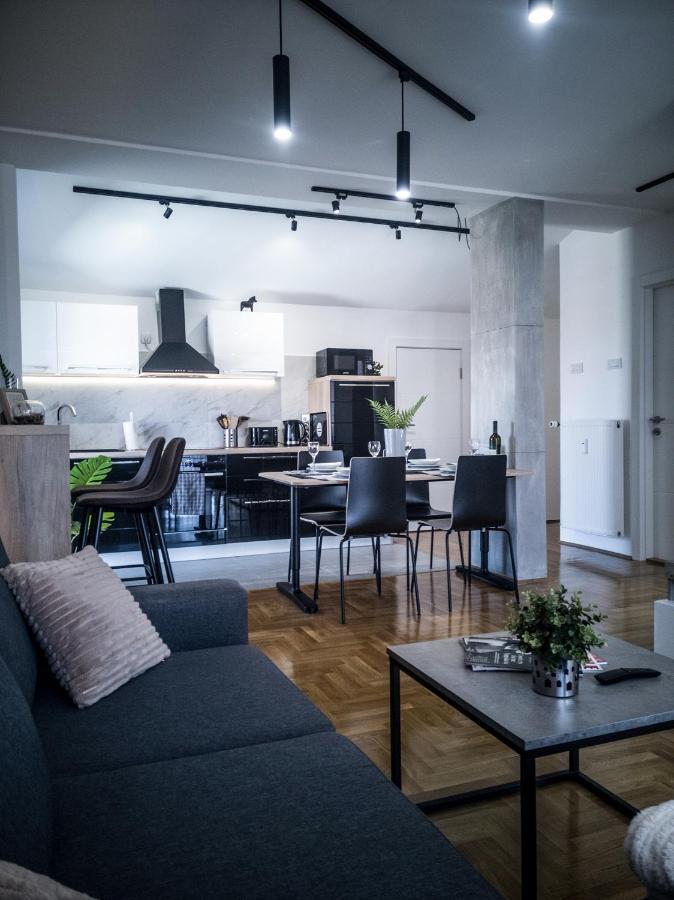 Raw Industrial City Apartment Суботиця Екстер'єр фото