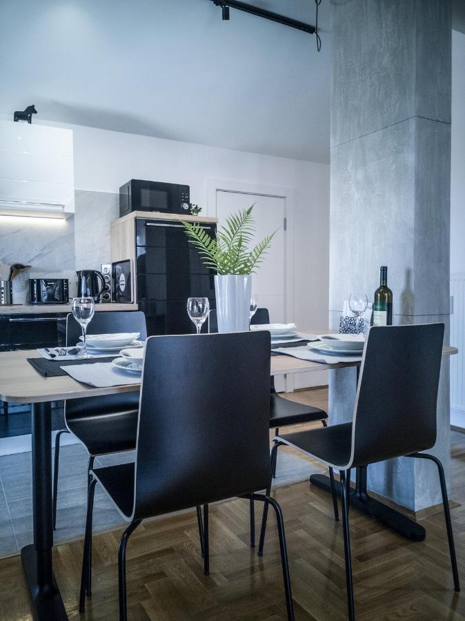 Raw Industrial City Apartment Суботиця Екстер'єр фото