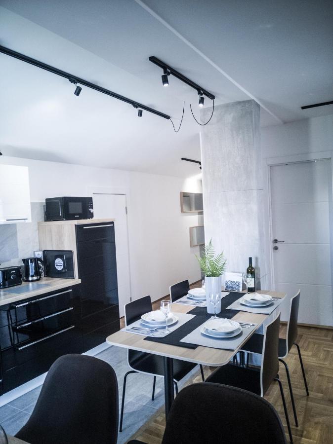 Raw Industrial City Apartment Суботиця Екстер'єр фото