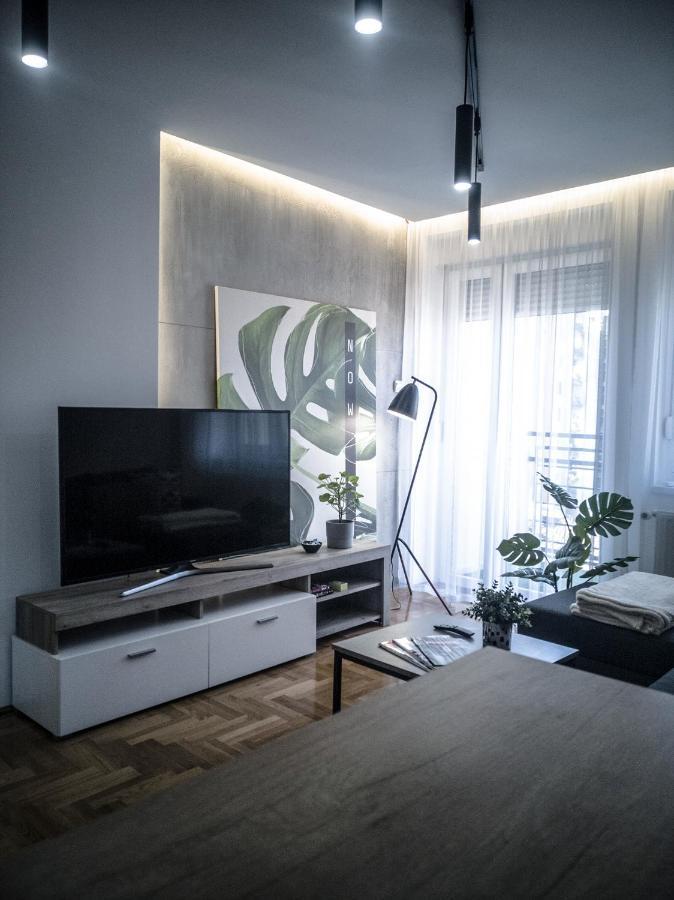 Raw Industrial City Apartment Суботиця Екстер'єр фото