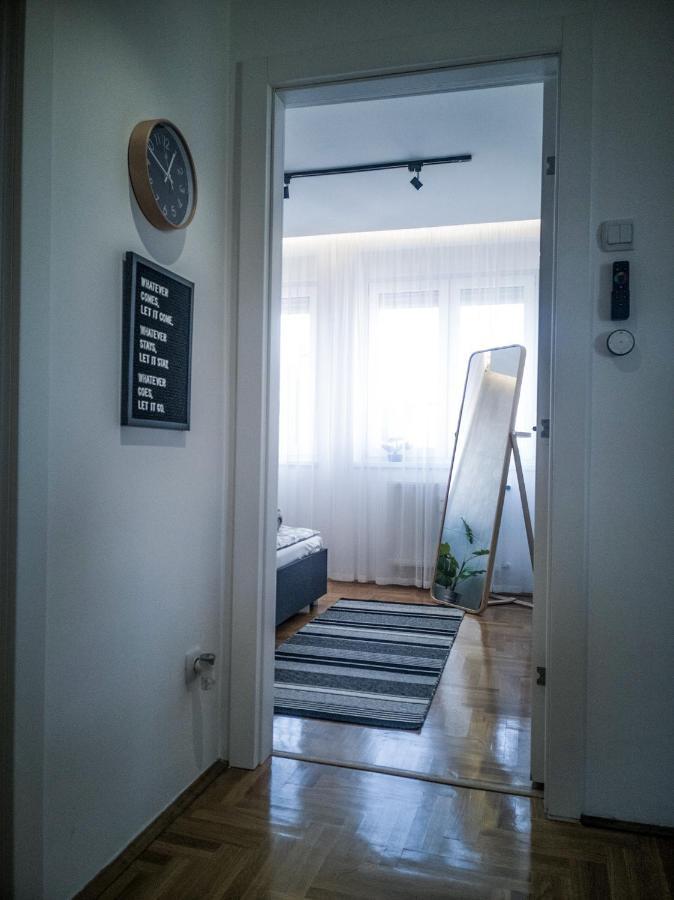 Raw Industrial City Apartment Суботиця Екстер'єр фото